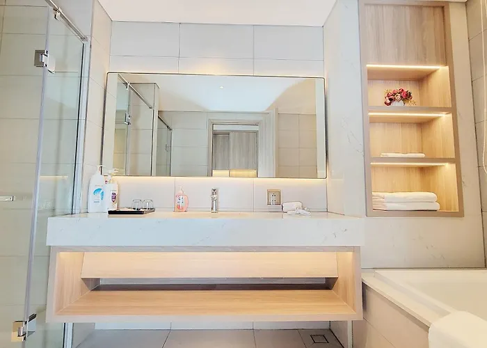 Luxury 5 Star A La Carte Aparthotel Ha Long